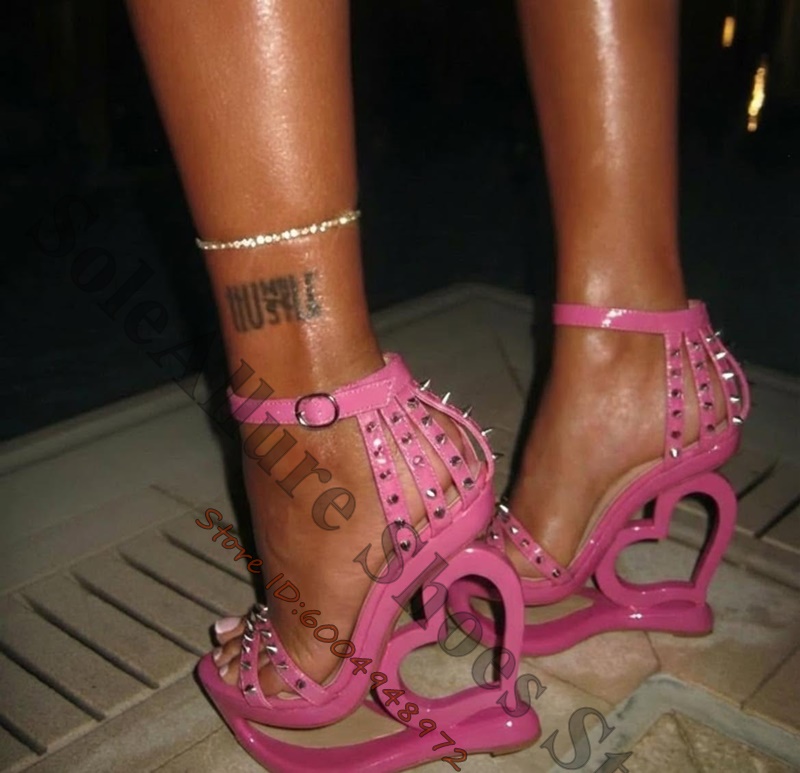 Ankle Strap Heels - صندل وردي فاقع بكعب ويدج، مزين