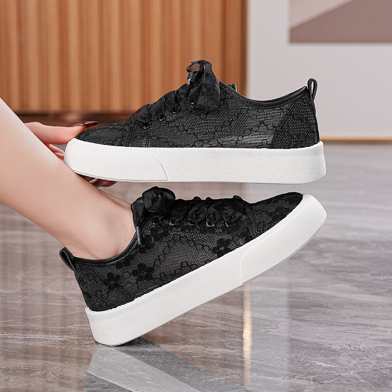 Women Shoes Must Have - ​ أحذية رياضية بيضاء غير رسمية