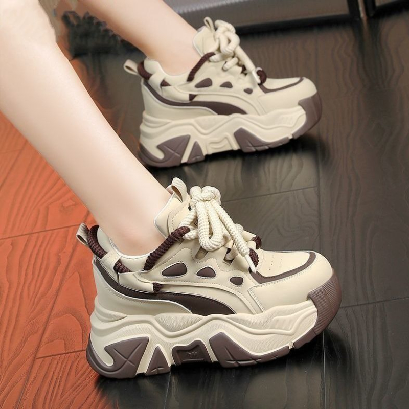 Women Shoes Must Have - يجب أن يكون لشتاء 2025 أحذية