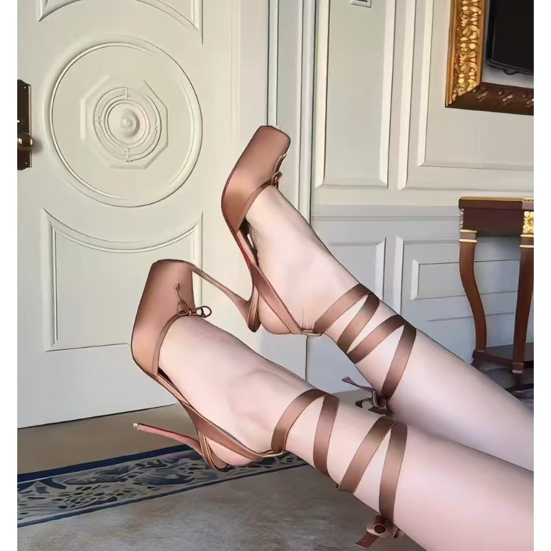 أحذية حمراء بكعب عالٍ، حذاء نس - مراجعة Ankle Strap Heels وسعره