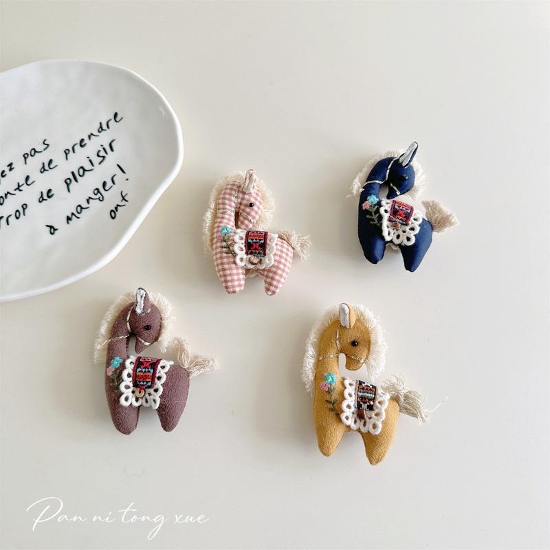 دبوس زينة على شكل حصان محشو يد - مراجعة Women Shoes Must Have وسعره